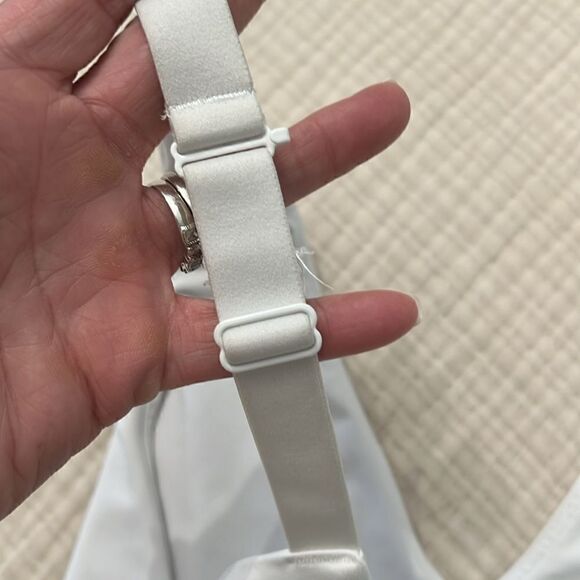 Fabletics All Day Every Day Low Impact Adjustable Sports Bra size size XL - Picture 4 of 5